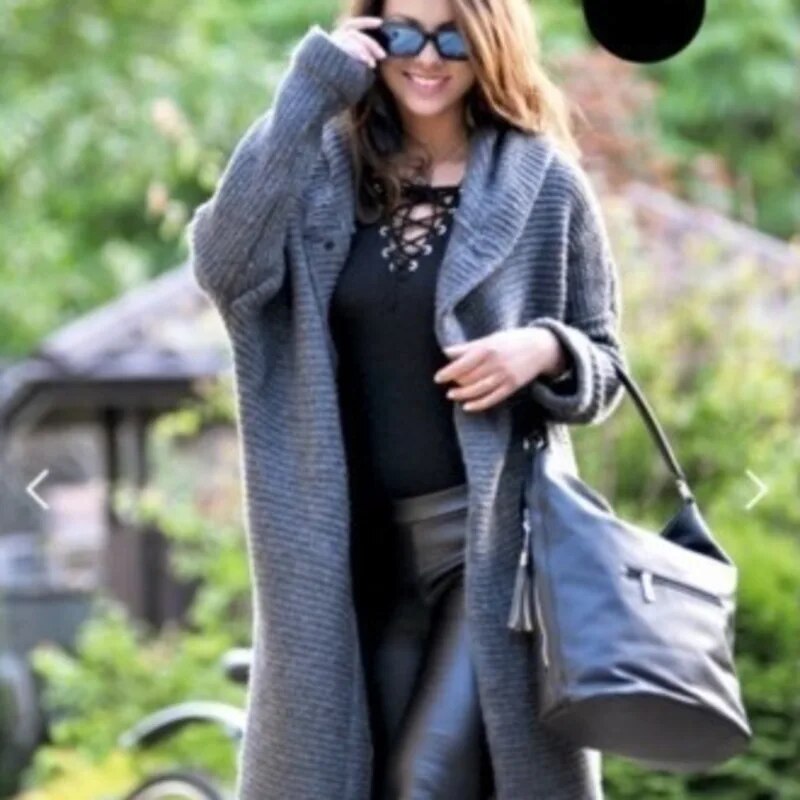LEIGH - Gestrickte Strickjacke mit Kapuze